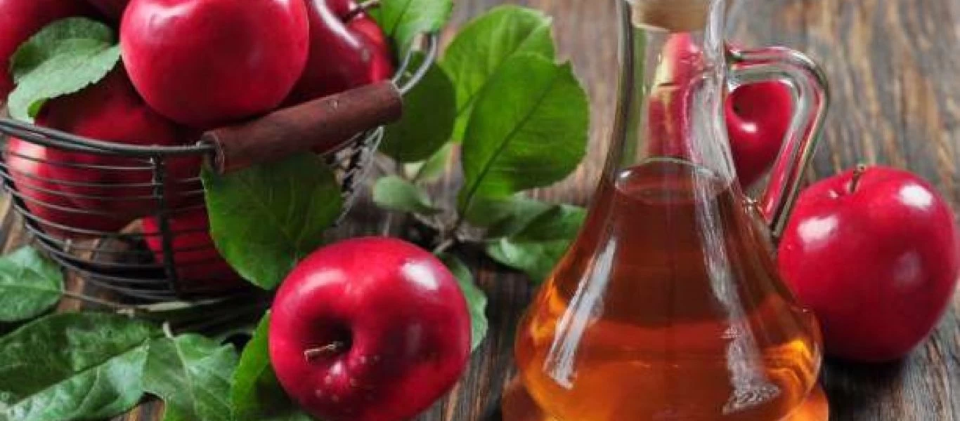 Αποτοξίνωση με μηλόξυδο: Πώς γίνεται και τι ευεργετικά οφέλη προσφέρει στον οργανισμό